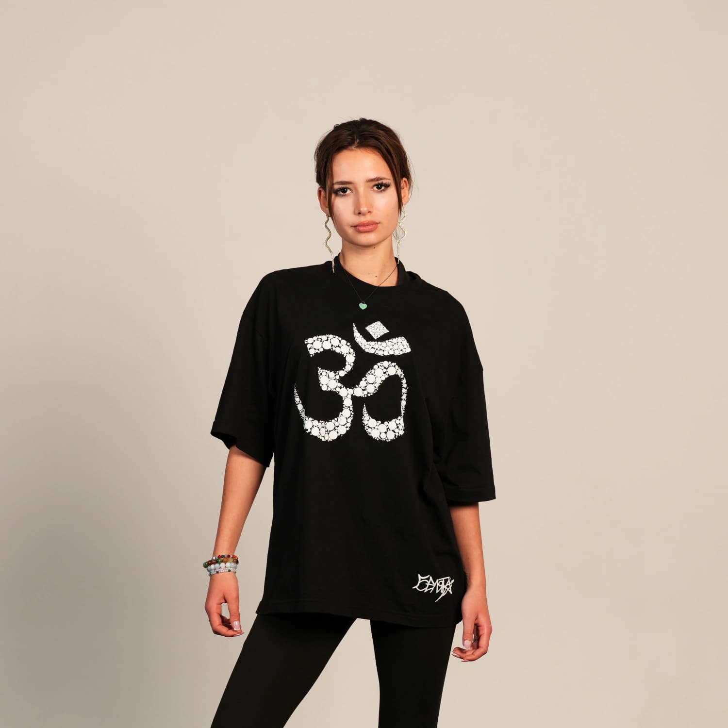 Black OM Oversized тениска